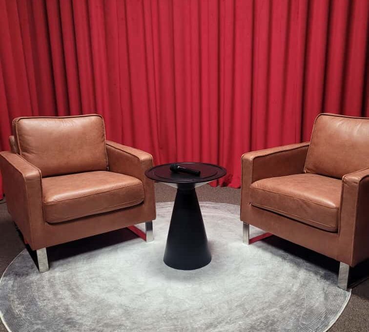 PodCasting Couch, udawany podcast, „podcast porn”, rolki i tęsknota za prawdziwą treścią